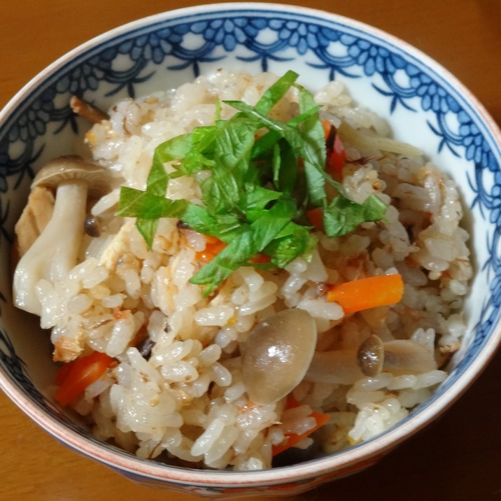 鯖味噌煮缶を使って！炊き込みご飯